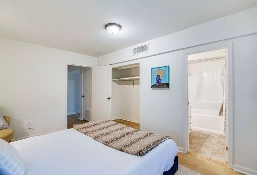 Oxford Getaway: Walk To Oxford Square!