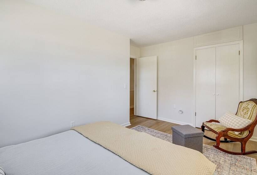 Oxford Getaway: Walk To Oxford Square!