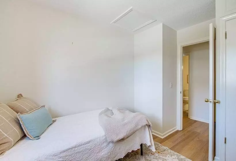 Oxford Getaway: Walk To Oxford Square!