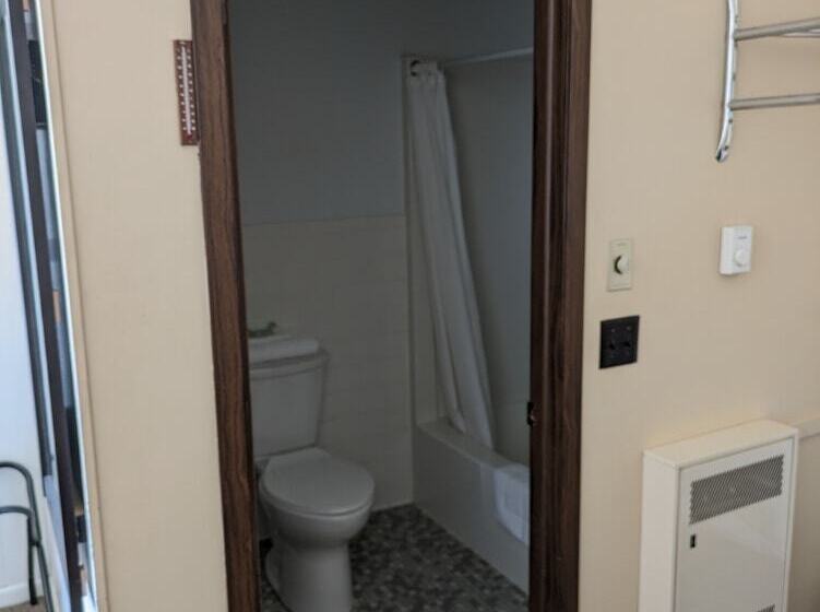 Paradise Falls Motel &  Liquor Llc