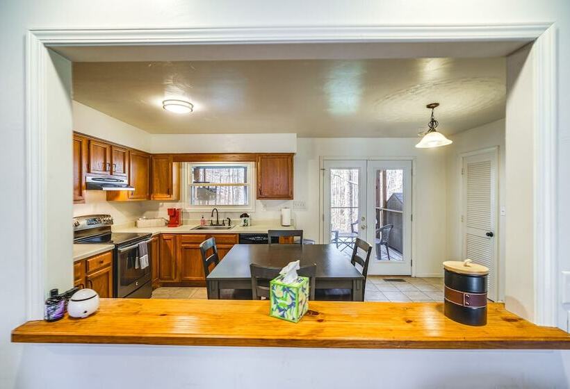 Pet Friendly Roanoke Home W/ Fire Pit + Grill!