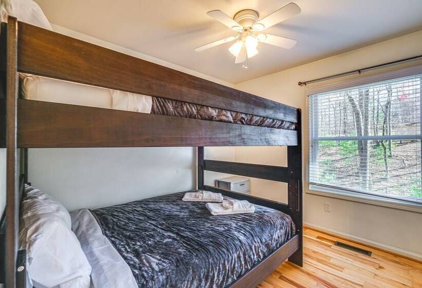 Pet Friendly Roanoke Home W/ Fire Pit + Grill!