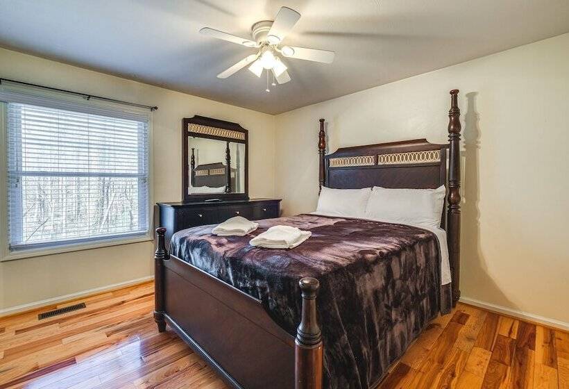 Pet Friendly Roanoke Home W/ Fire Pit + Grill!