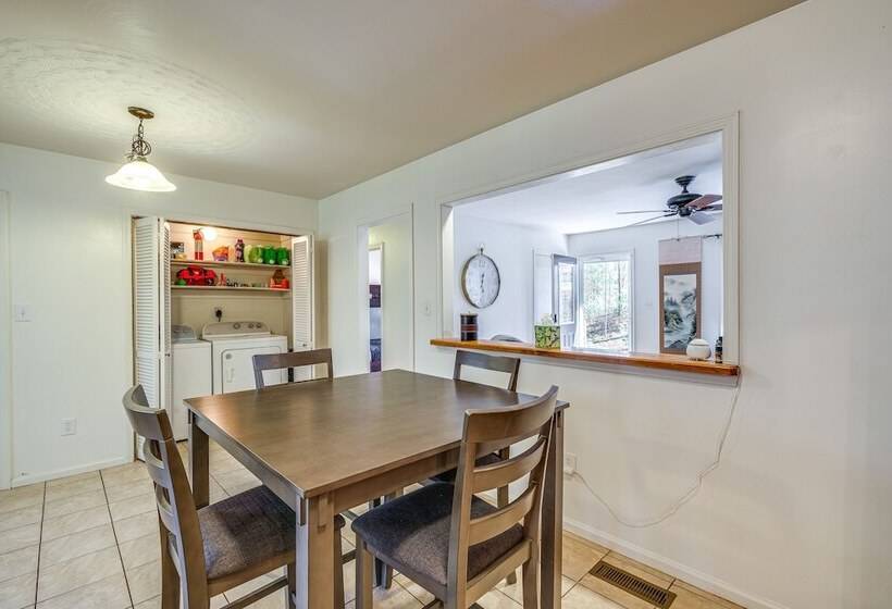 Pet Friendly Roanoke Home W/ Fire Pit + Grill!