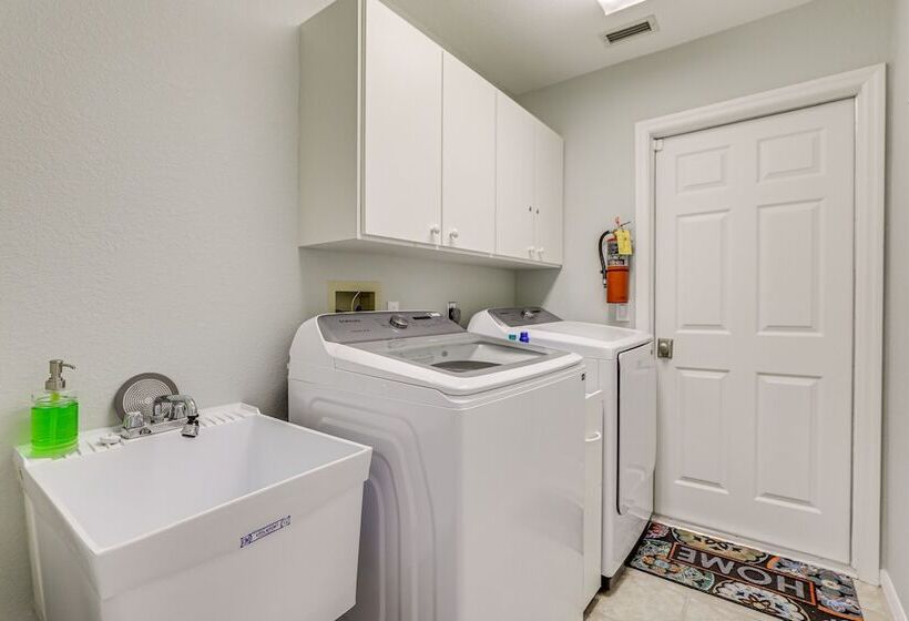 Port Charlotte Retreat W/ Heated Saltwater Pool!