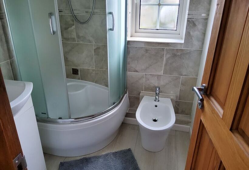 اقامتگاه Impeccable 2 Bed House In Norwich