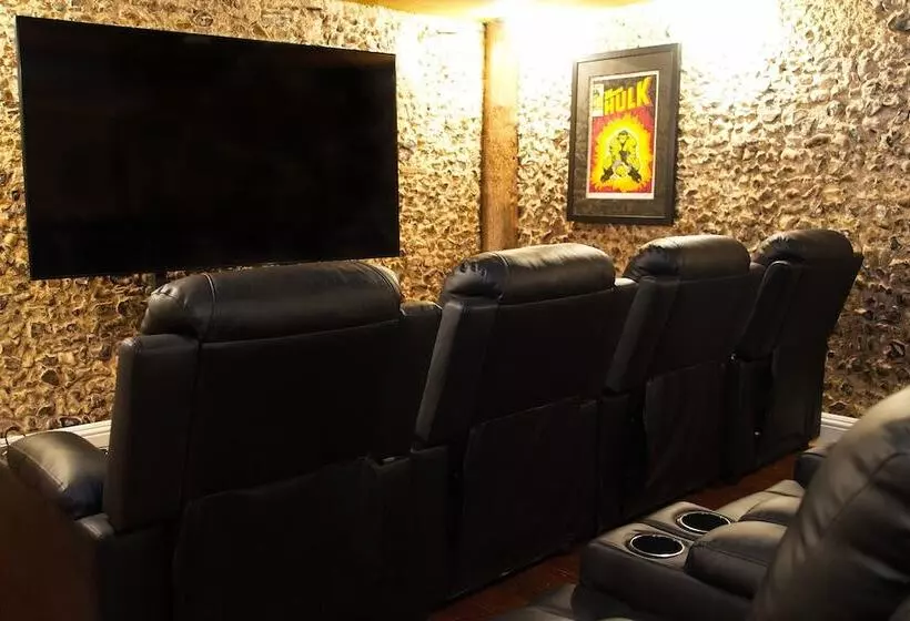 Residenssi Luxury 3 Bed Manor House Hot Tub Cinema Room Skytv