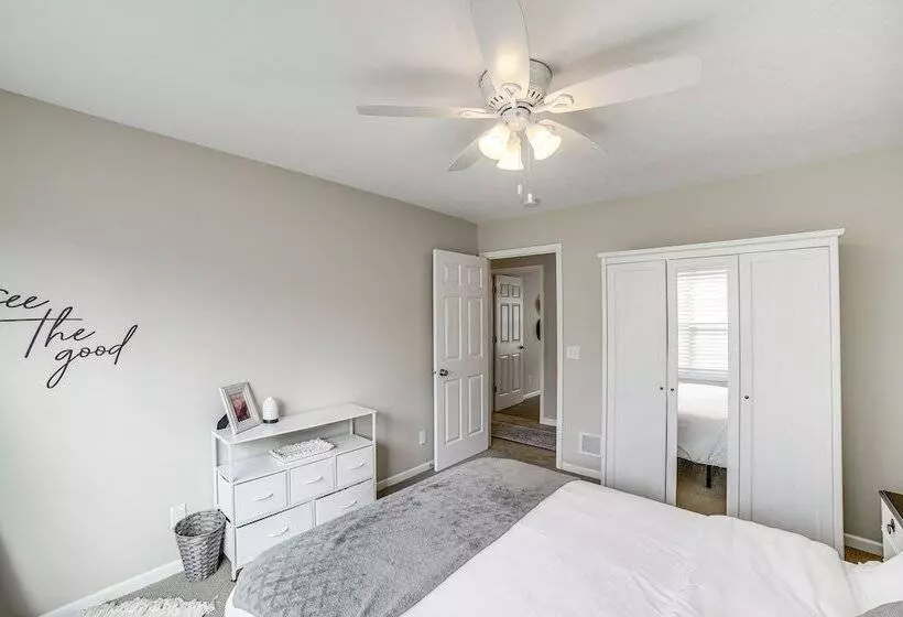 Shelbyville Lakefront Home W/ Furnished Patio!