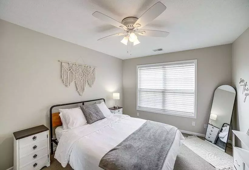 Shelbyville Lakefront Home W/ Furnished Patio!