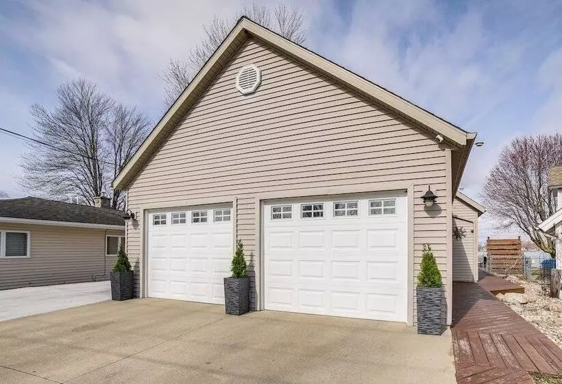 Shelbyville Lakefront Home W/ Furnished Patio!