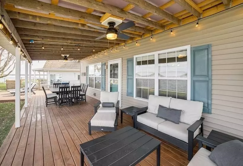 Shelbyville Lakefront Home W/ Furnished Patio!