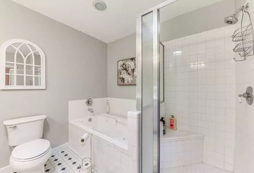 Alto Retreat W/ Wraparound Deck & Game Room!