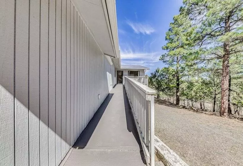 Alto Retreat W/ Wraparound Deck & Game Room!