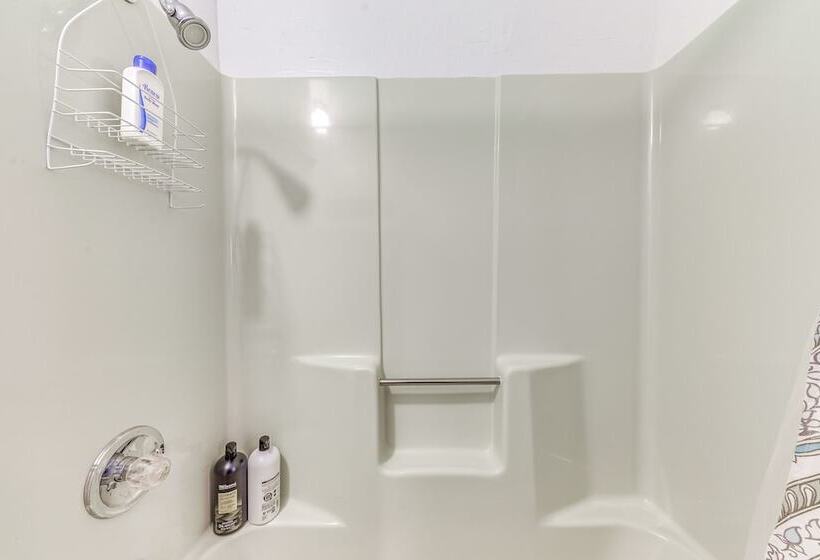 Alto Retreat W/ Wraparound Deck & Game Room!