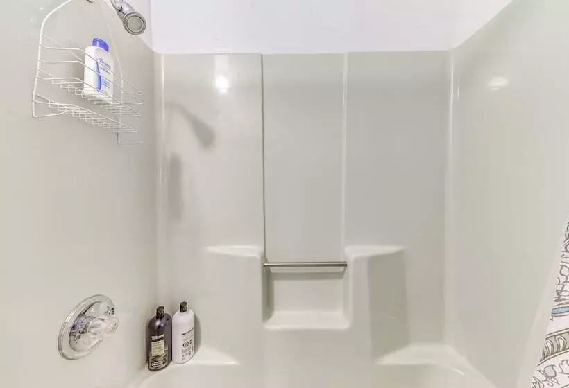 Alto Retreat W/ Wraparound Deck & Game Room!