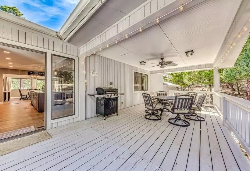 Alto Retreat W/ Wraparound Deck & Game Room!