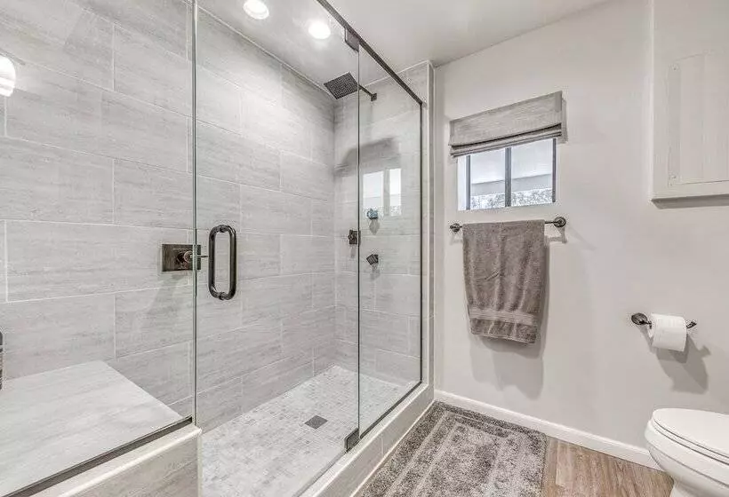 Alto Retreat W/ Wraparound Deck & Game Room!