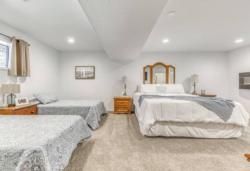 Alto Retreat W/ Wraparound Deck & Game Room!