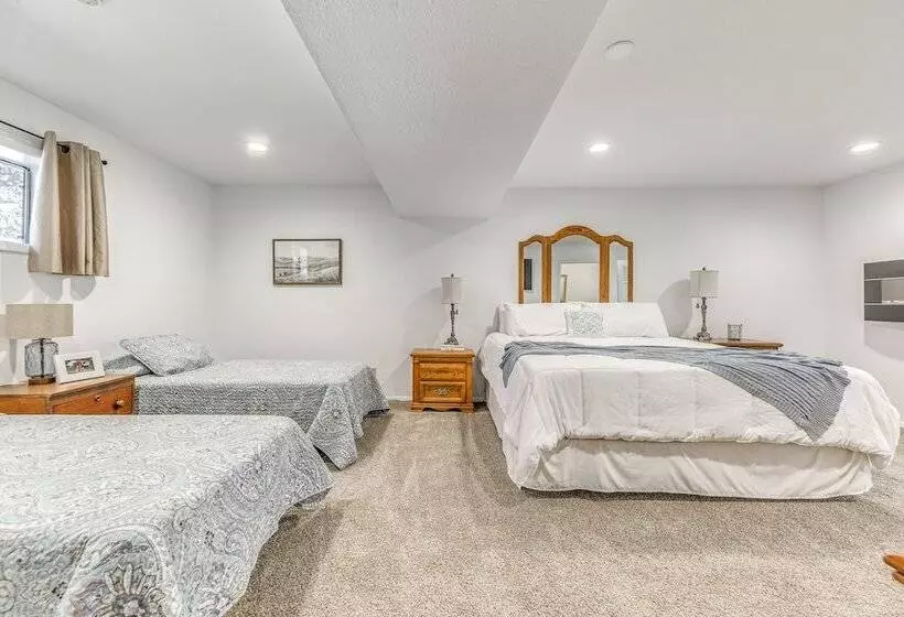 Alto Retreat W/ Wraparound Deck & Game Room!