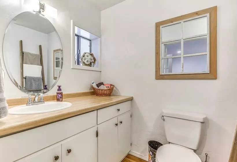 Alto Retreat W/ Wraparound Deck & Game Room!