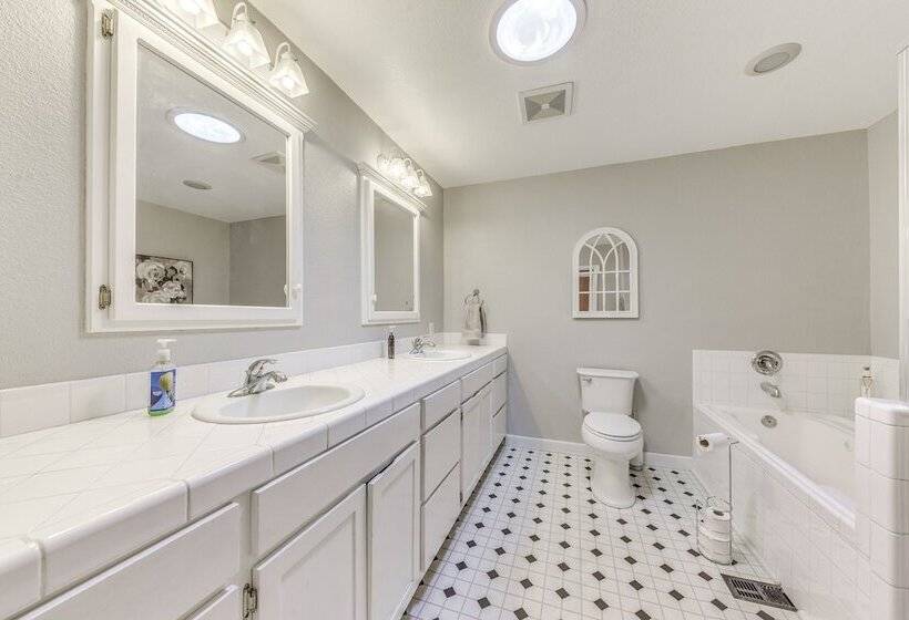 Alto Retreat W/ Wraparound Deck & Game Room!