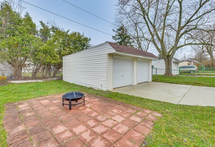 The Maple Tree  Home: 14 Mi To Downtown Cleveland