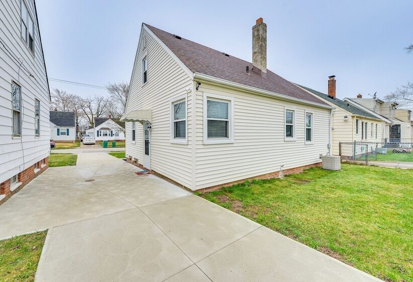 The Maple Tree  Home: 14 Mi To Downtown Cleveland