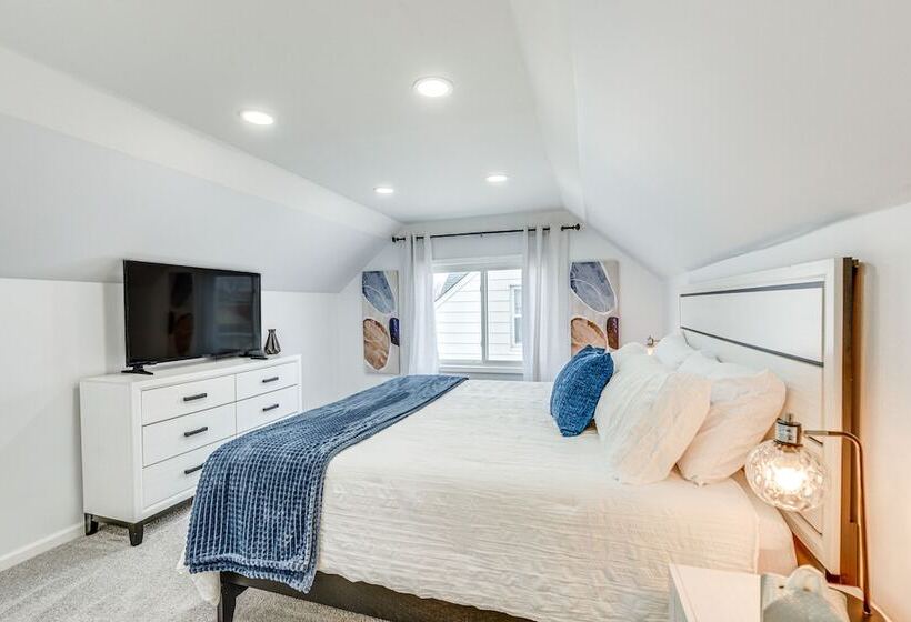 The Maple Tree  Home: 14 Mi To Downtown Cleveland