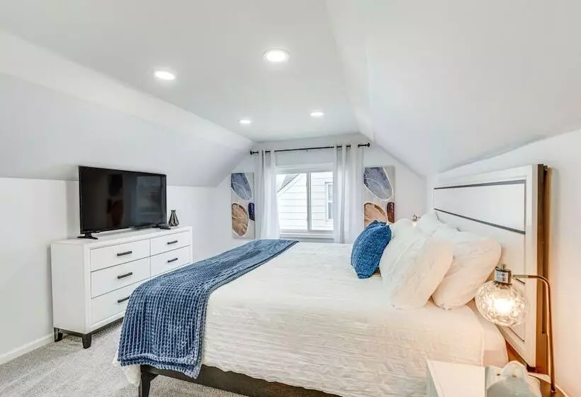 The Maple Tree  Home: 14 Mi To Downtown Cleveland