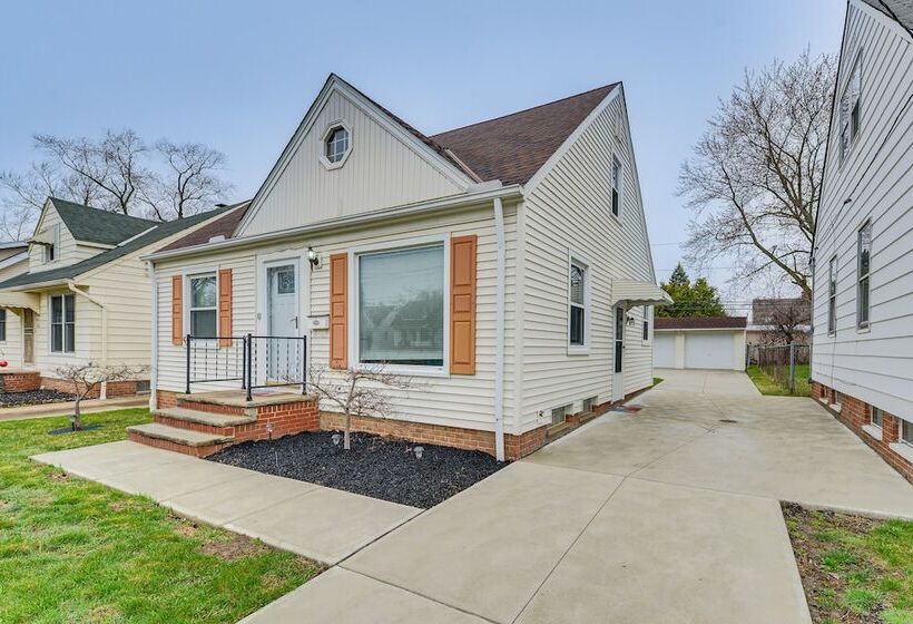 The Maple Tree  Home: 14 Mi To Downtown Cleveland