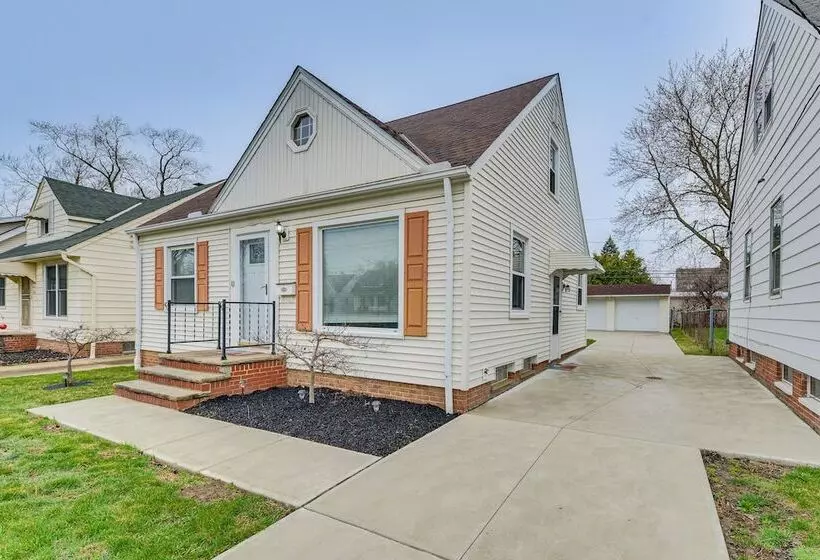 The Maple Tree  Home: 14 Mi To Downtown Cleveland