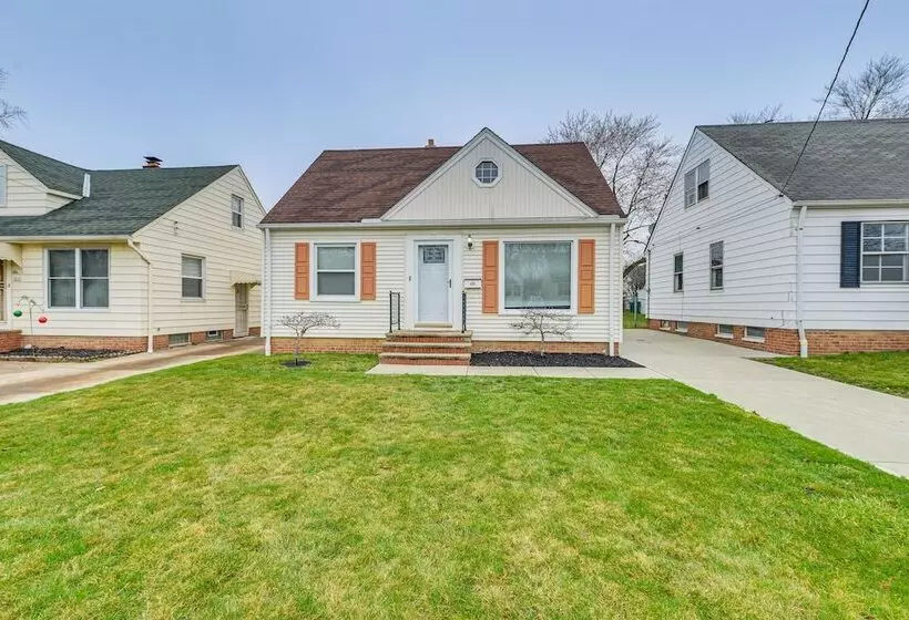 The Maple Tree  Home: 14 Mi To Downtown Cleveland