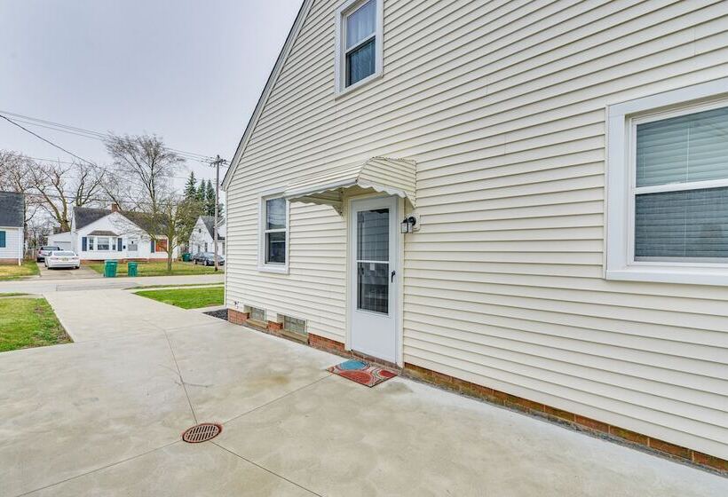 The Maple Tree  Home: 14 Mi To Downtown Cleveland