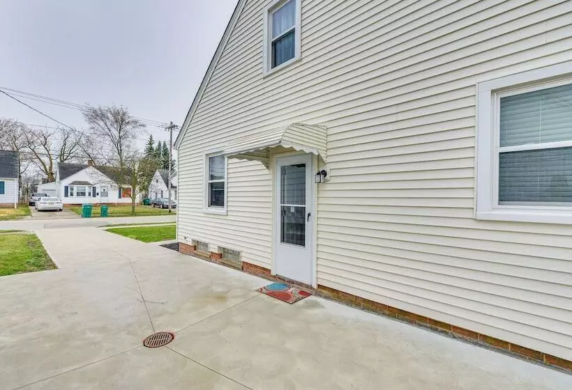 The Maple Tree  Home: 14 Mi To Downtown Cleveland