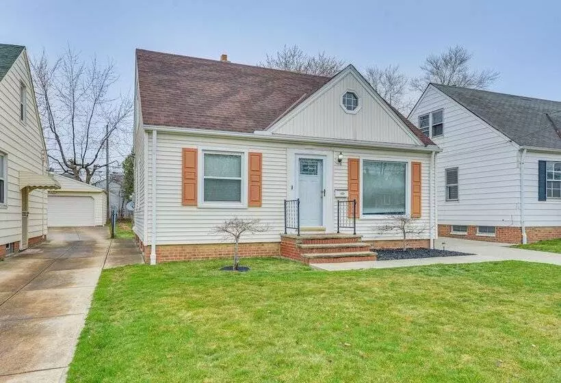 The Maple Tree  Home: 14 Mi To Downtown Cleveland