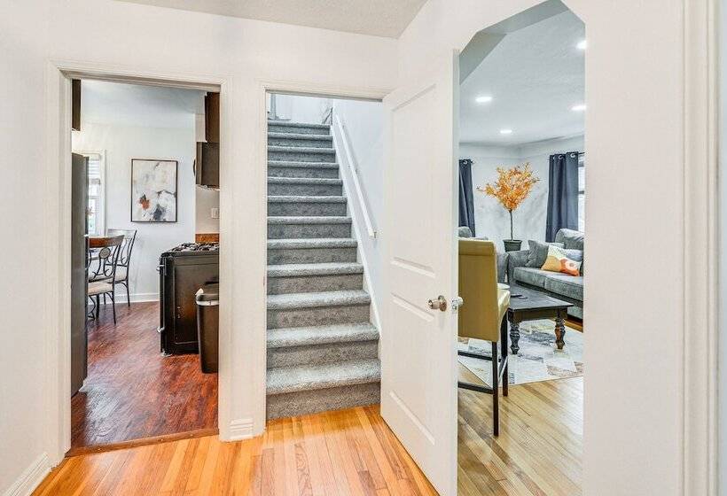 The Maple Tree  Home: 14 Mi To Downtown Cleveland