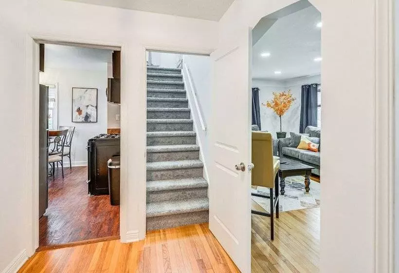 The Maple Tree  Home: 14 Mi To Downtown Cleveland