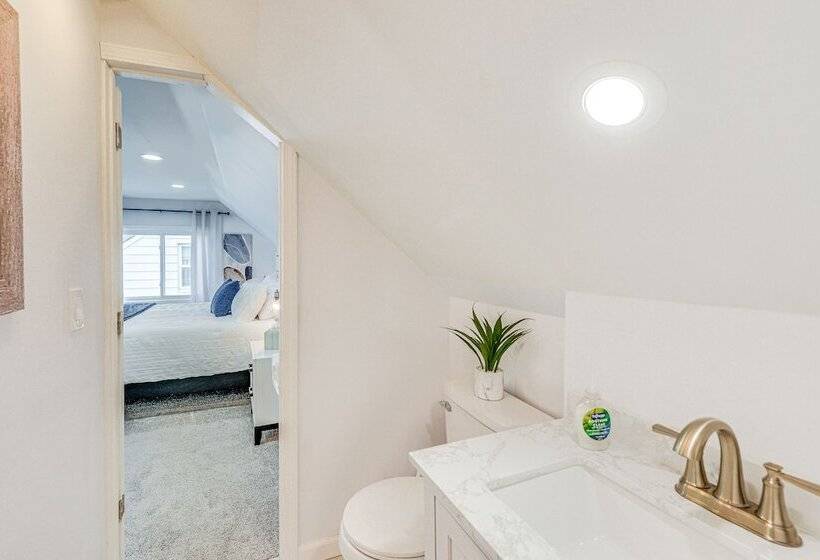 The Maple Tree  Home: 14 Mi To Downtown Cleveland