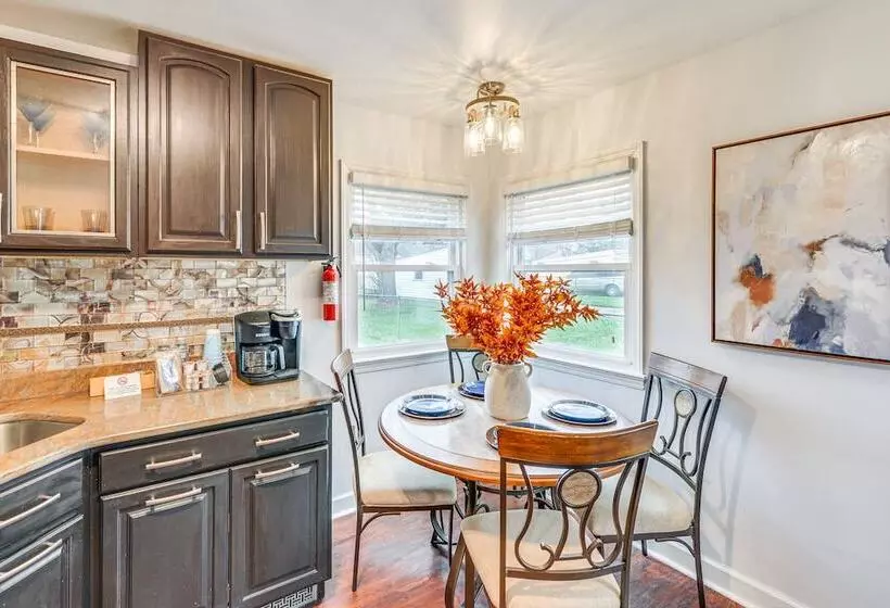 The Maple Tree  Home: 14 Mi To Downtown Cleveland