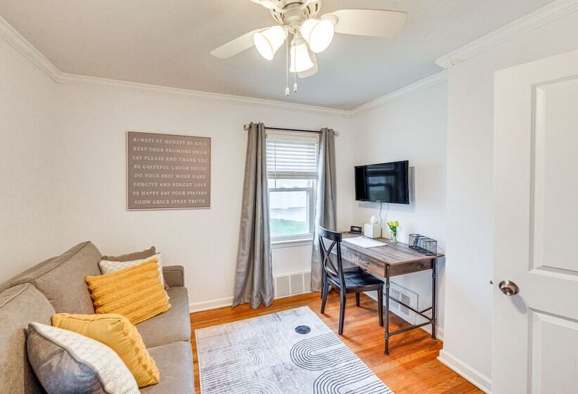 The Maple Tree  Home: 14 Mi To Downtown Cleveland