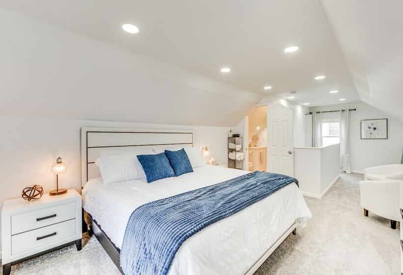 The Maple Tree  Home: 14 Mi To Downtown Cleveland