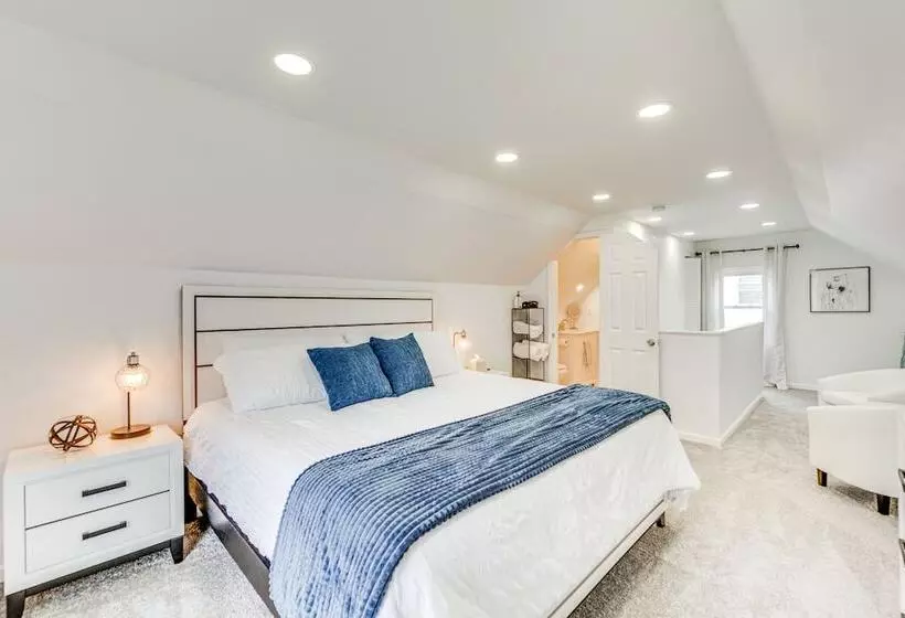 The Maple Tree  Home: 14 Mi To Downtown Cleveland