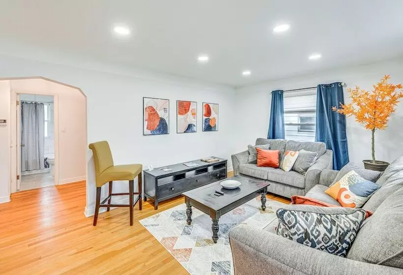 The Maple Tree  Home: 14 Mi To Downtown Cleveland