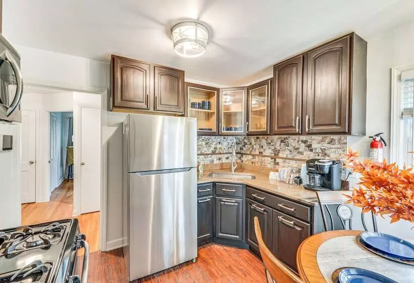 The Maple Tree  Home: 14 Mi To Downtown Cleveland