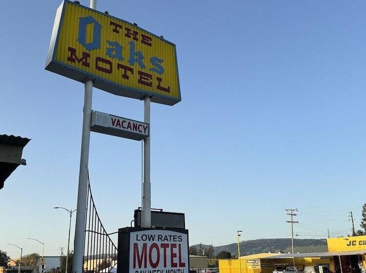 The Oaks Motel