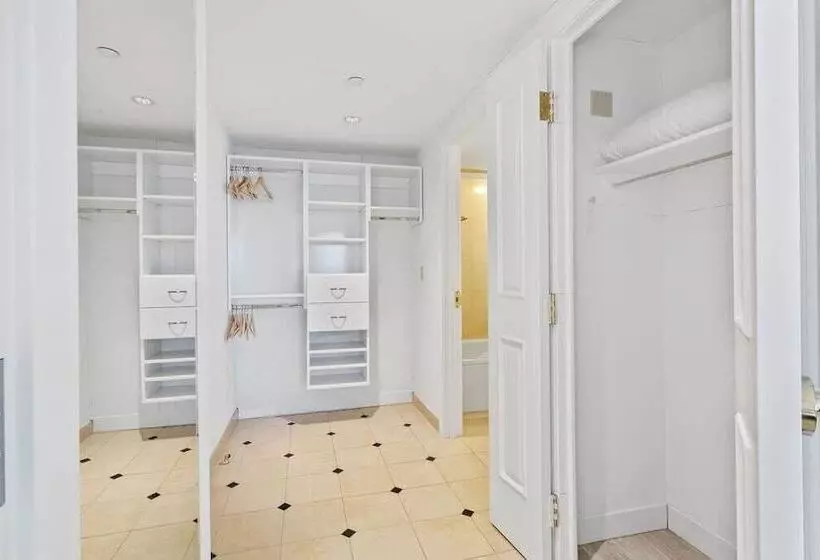 Two Adjacent Cozysuites On The Boardwalk