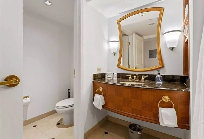 Two Adjacent Cozysuites On The Boardwalk