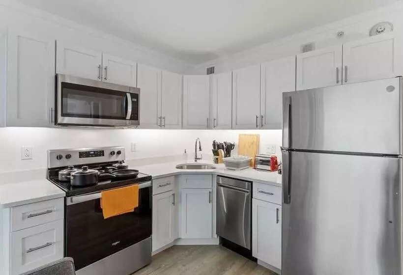 Two Adjacent Cozysuites On The Boardwalk