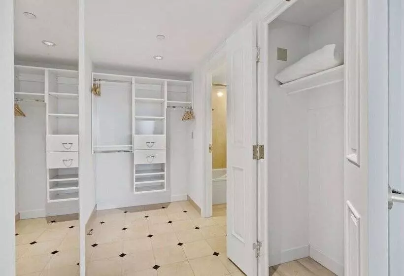 Two Separate Spacious Cozysuites On The Boardwalk