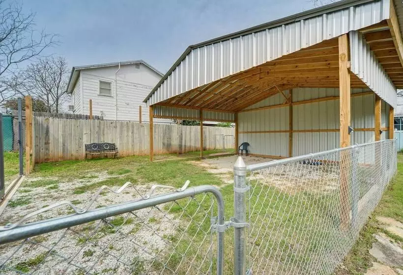 Retro Retreat In Llano W/ Screened Porch!